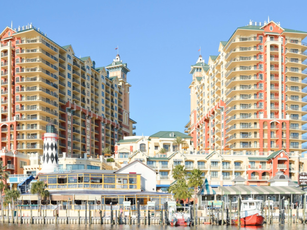 Penthouse Condo in Destin 3-Bedroom- Stunning Bay Views